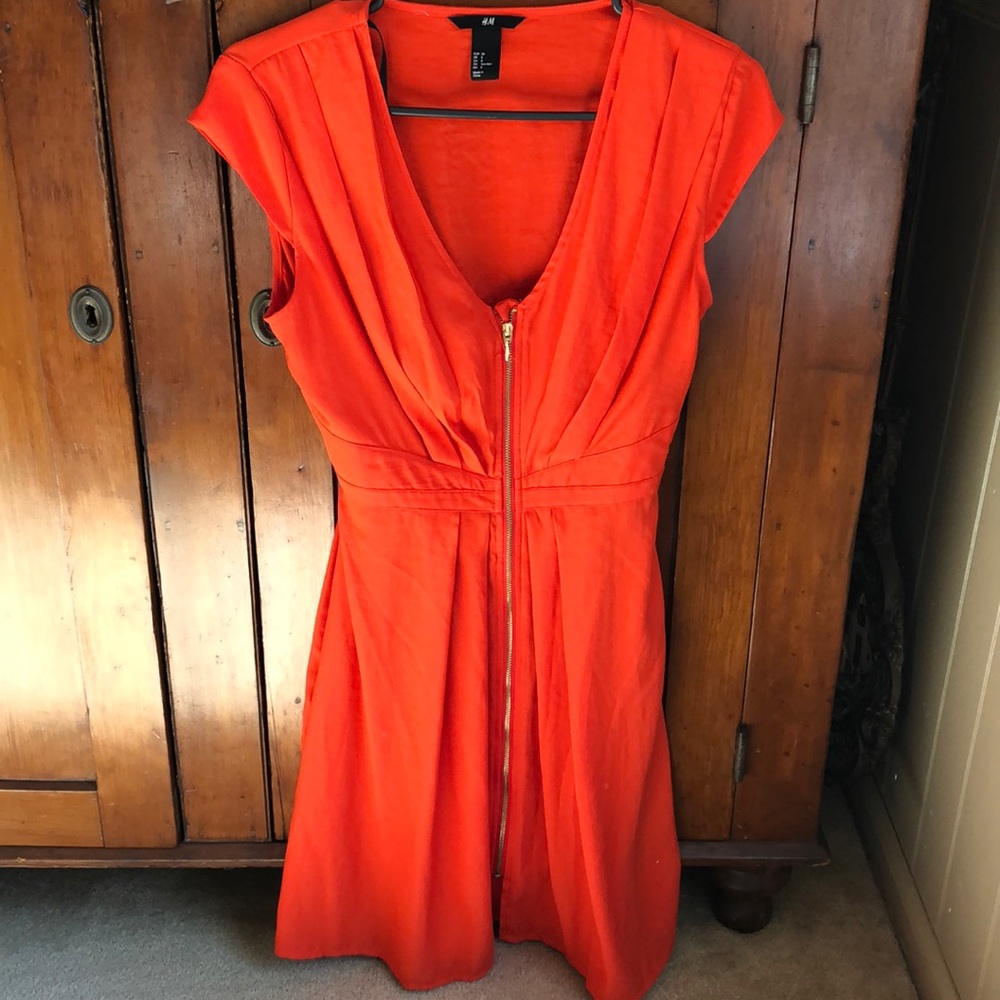 🍊 Fun silky bright orange dress!